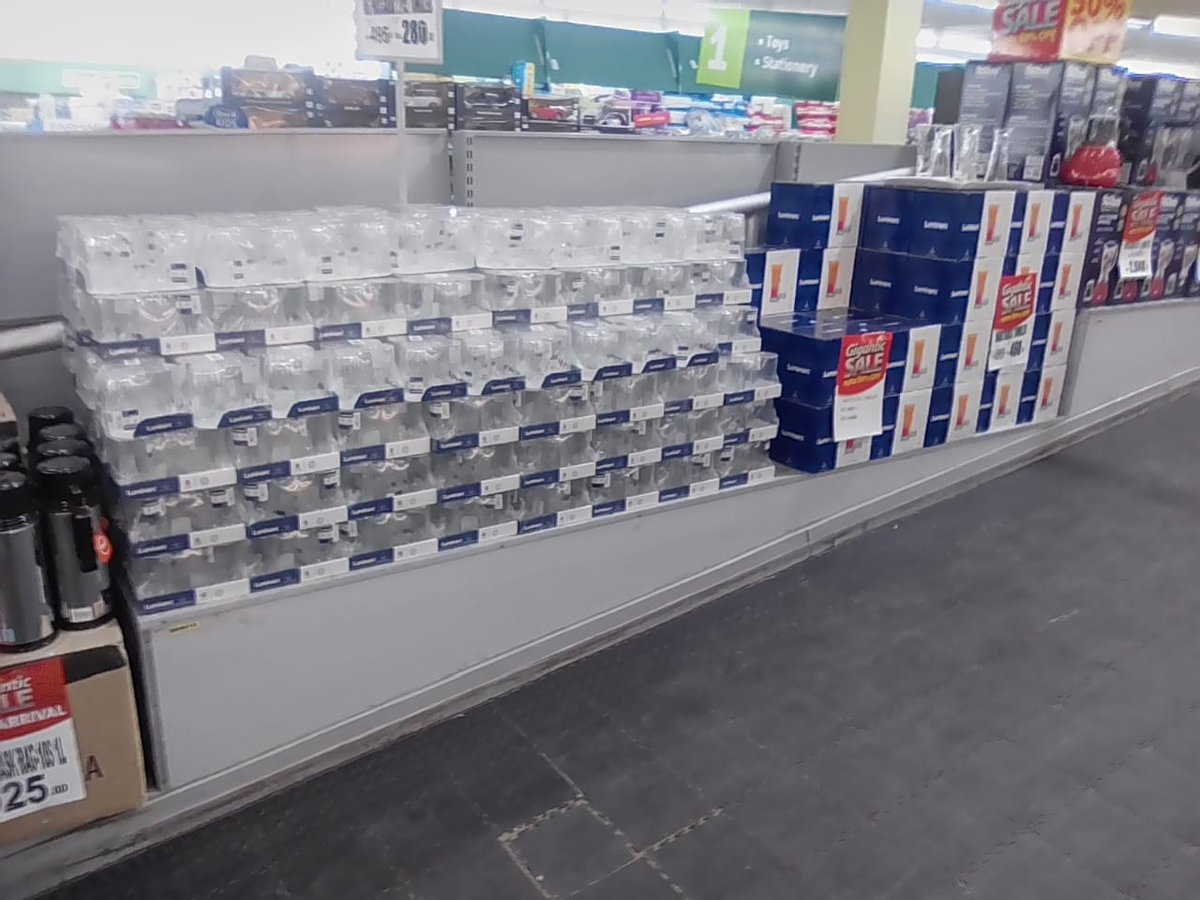 LuminarcEA's tweet photo. Crazy deals available in all @TuskysOfficial outlets countrywide #tuskysgiganticsale #Luminarc #Endura #fullytempered https://t.co/9eKGw4ZDRZ