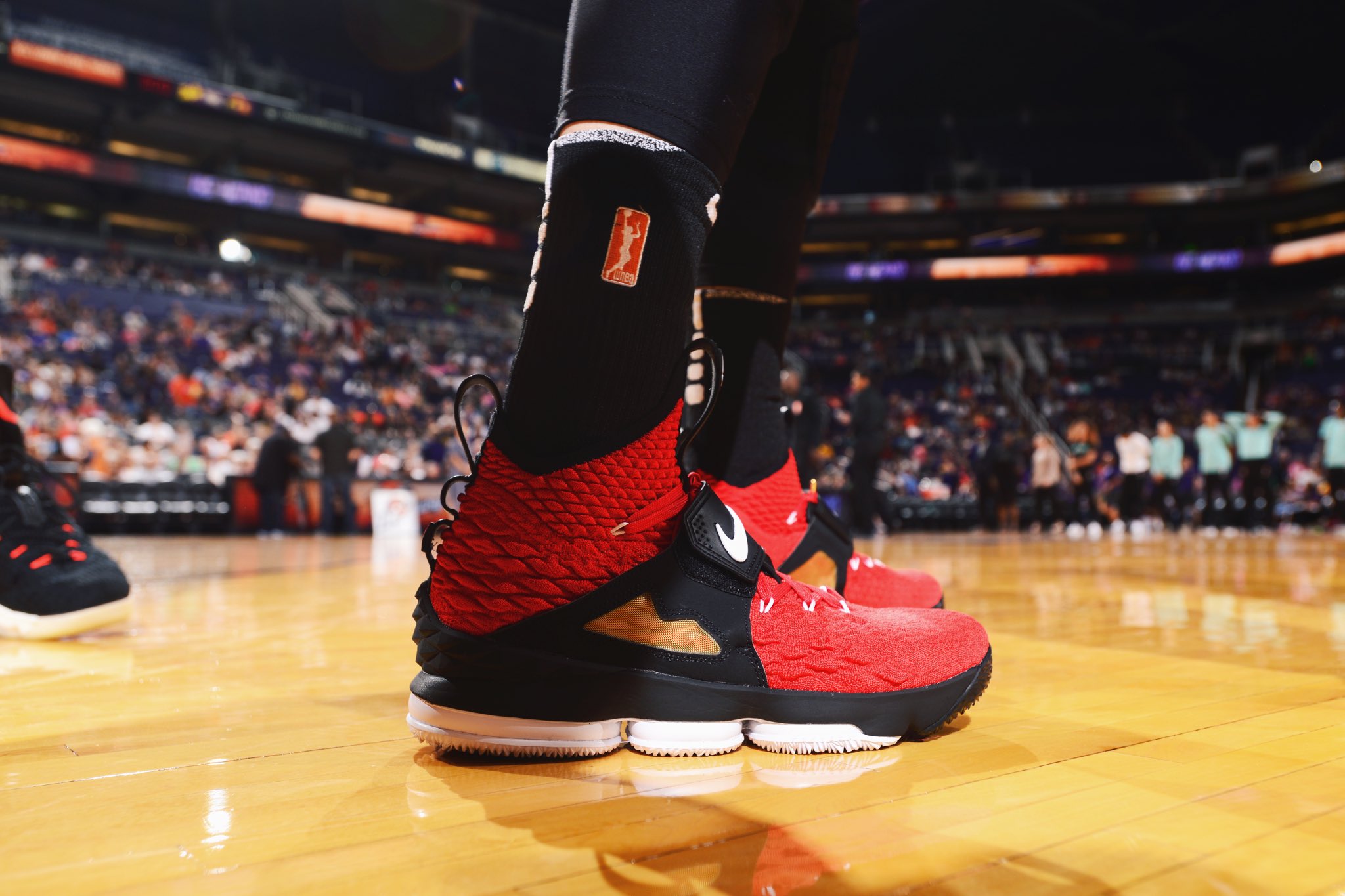 lebron 15 diamond turf red