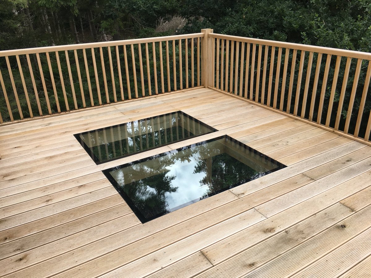 MandevilleWood's tweet photo. Recently constructed oak balcony complete with walk-on-glass area to allow sunlight through. #oak #balcony #oakbalcony https://t.co/3x5d1V32iT