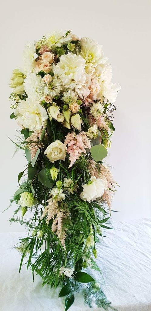 Diamondbouquet's tweet photo. Some recent shower/waterfall bouquets by #thediamondbouquet #weddingflorist https://t.co/ekWRPqSNlD
