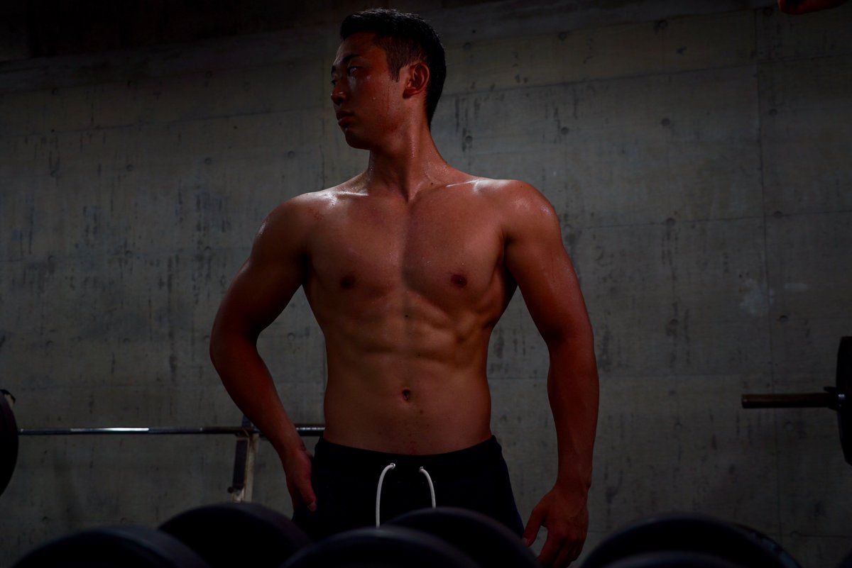 Keio_muscle's tweet photo. 【慶應大学 筋肉図鑑 No.3】

倉橋尚奨
法学部 ４年
慶應義塾普通部サッカー部コーチ
好きな筋トレ:チンニング
一言「リス��クトし合える仲間と高め合える毎日が最高です！@KanekinFitness さんビーフ佐々木クラシック応援してます！」

#筋肉図鑑 #慶應大学筋肉図鑑 #カネキン #CORV2SLEEVELESSSHIRT https://t.co/ZIJOTVoco6
