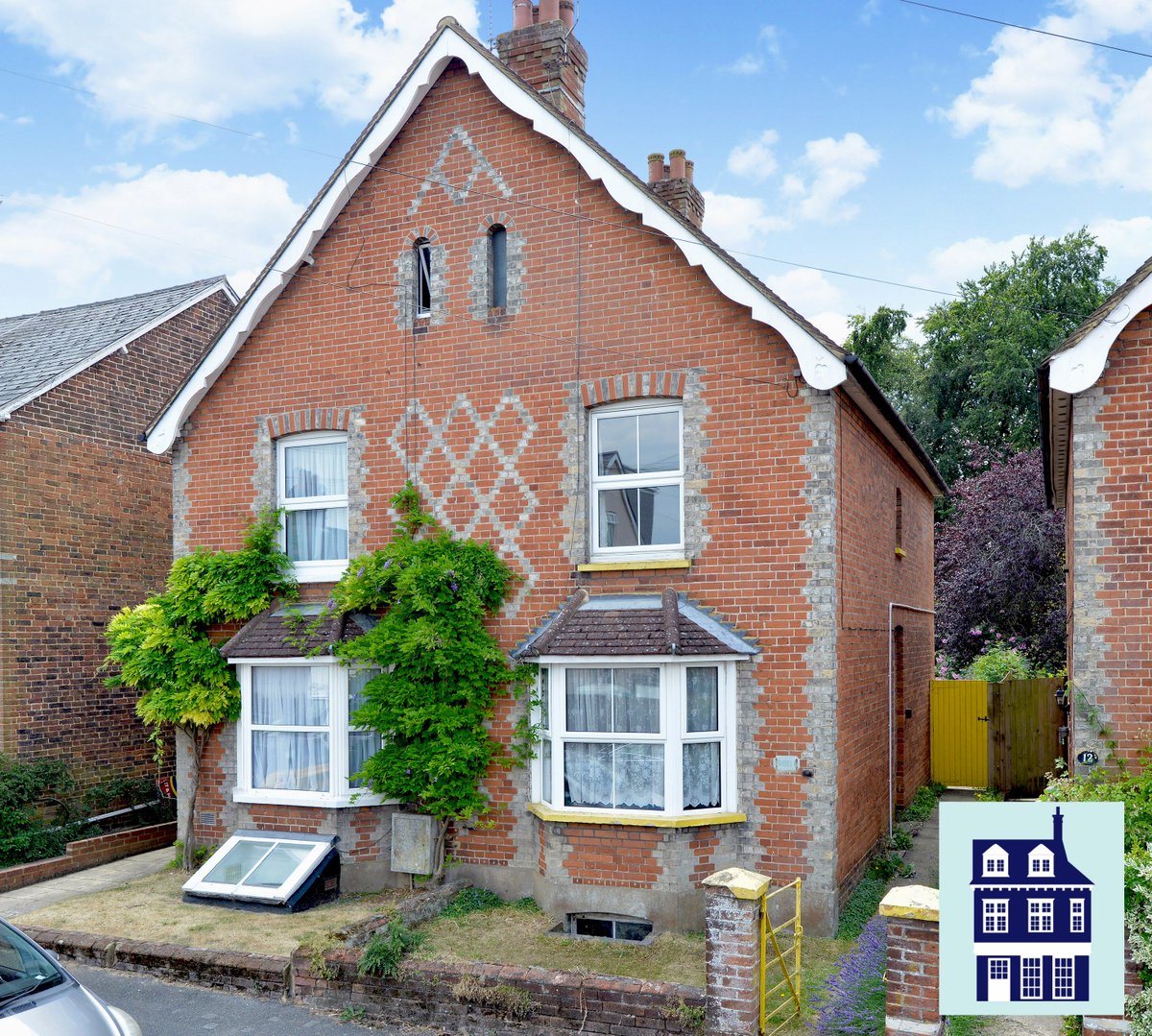 HillClements's tweet photo. Situated within a short walk of #Merrow Downs, a delightful #cottage with 2 double bedrooms and 2 separate reception rooms. For full details of this lovely property, call #HillClements on 01483 300300 #guildford #houseforsale #movetoguildford #surrey #surreyproperty #estateagent https://t.co/mGPtPn7LLp