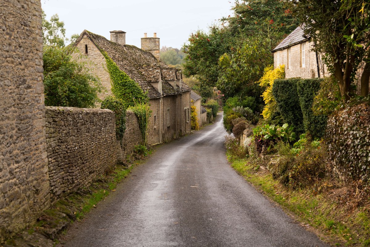 margo_tickets's tweet photo. On Mondays, we take lunch in Cotswolds.
Immerse yourself in the most beautiful English villages, surrounded by medieval houses and stone cottages on a special tour:
https://t.co/IFlPelEiOw  
#margotickets #cotswalds #village #travel #explorelondon https://t.co/Cd1tucnEWj
