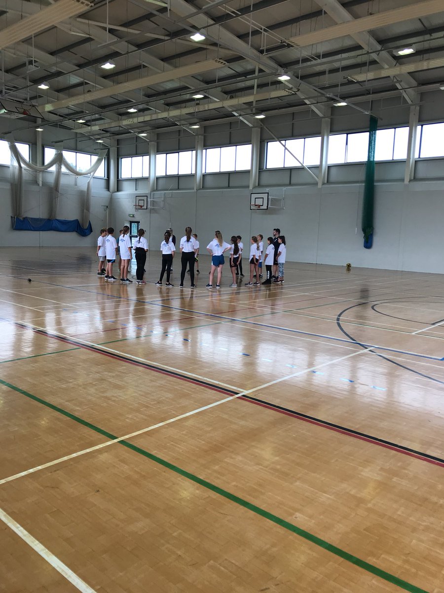 CamsHillPE's tweet photo. Activities week is underway with some Ice Breaker Activities with the talented Mr Anderson #ActivitiesWeek2018 https://t.co/RyaLGikO5X