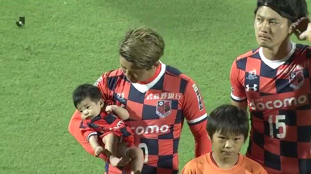 ｊリーグ 日本プロサッカーリーグ 赤ちゃんを抱き抱えながら入場する 大宮アルディージャ の 大前元紀 選手 ｊリーグ Ardija Official その他の動画はこちら T Co Cfyiyddrkw T Co Xwucxndeug Twitter