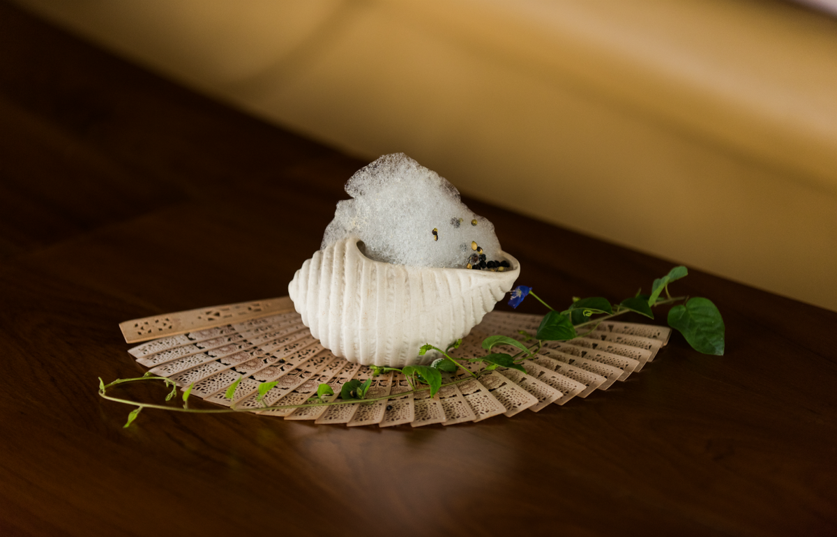 Our craft #cocktail Shanka Sautekayi or ‘Brine Damage’ uses
native cucumbers pickled in #gin and salt air made of Saneykatta salt from #Gokarna. If the food at #Oota is to die for, think of our #cocktails as welcome #drinks in heaven.