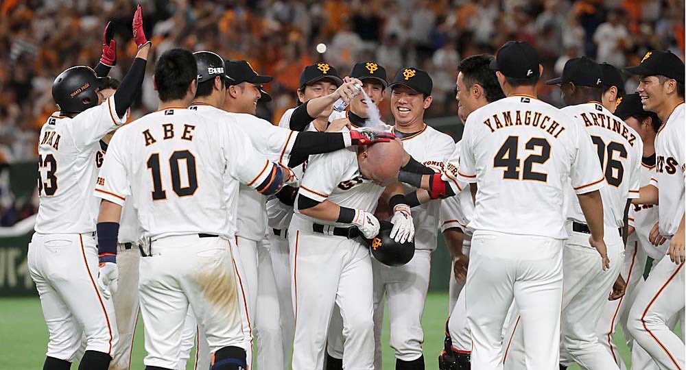 読売ジャイアンツ グッズ イベント情報 公式 期間限定 19日 日 の 中日ドラゴンズ 戦で 逆転サヨナラ勝利 した記念グッズを販売開始 明日21日 火 23 59まで 詳しくはこちら T Co Euxmvsbsof ジャイアンツ 巨人 Giants 逆転