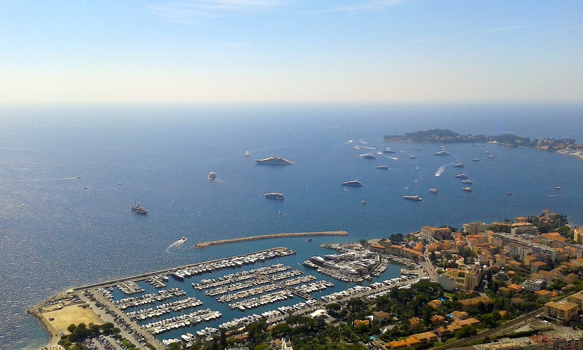 AllLuxuryBlog's tweet image. No need to anchor outside #Monaco if there&apos;s no room at the Port. Explore the surroundings as @LuxuryTravGuide publishes a great #sailingguide which takes you to #Ventimiglia in #Italy. ow.ly/CDWq30ltn5z