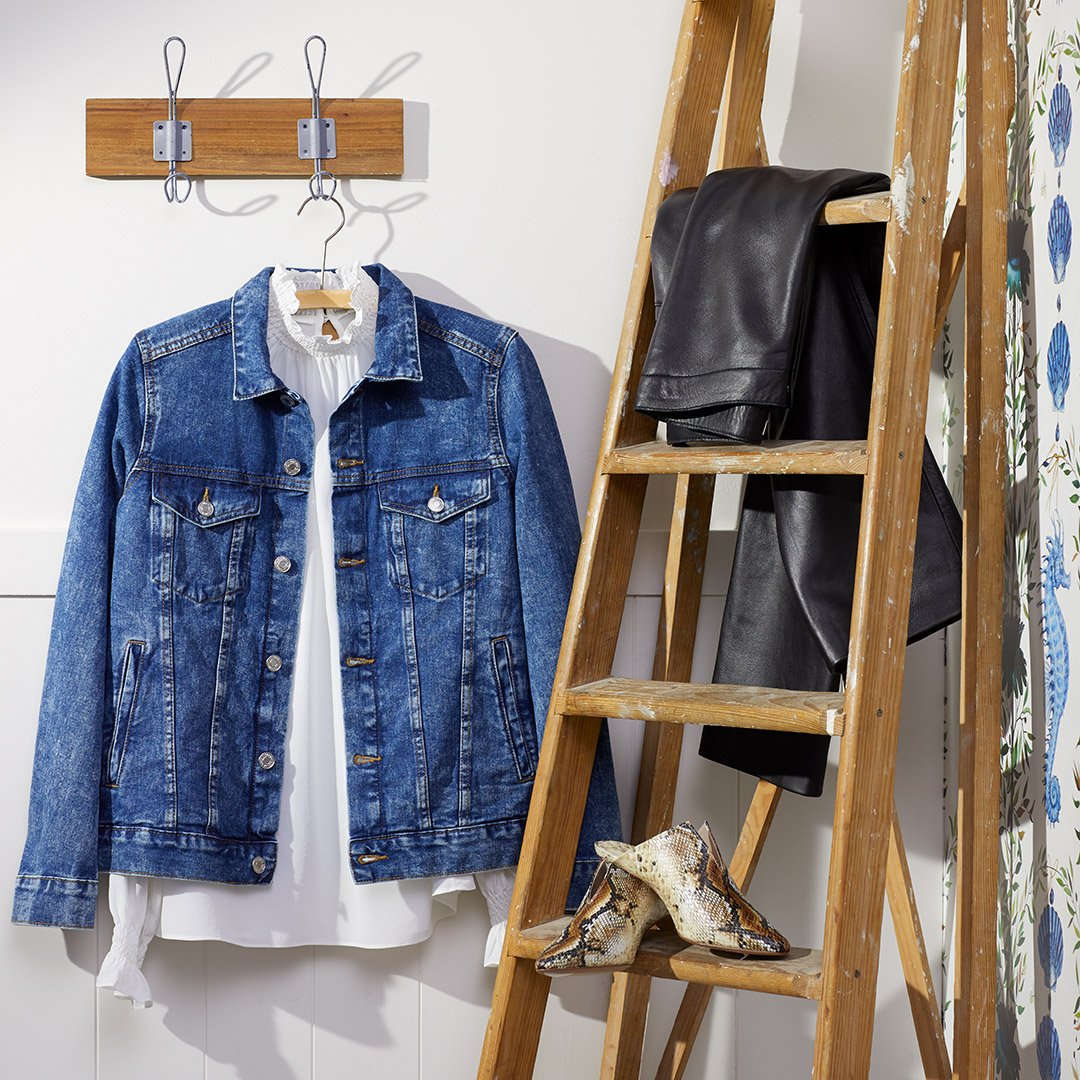 What do you get if you mix denim, a white blouse and some faux snakeskin shoes? An amazing outfit! Items now in store &amp; online. #HM hm.info/1b336