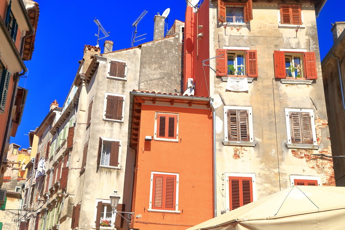 It's a beautiful day for exploring lovely Rovinj! Luckily, if you're staying with us, your suite is only footsteps away from an Old Town adventure. 😉#hoteladriatic #rovinj