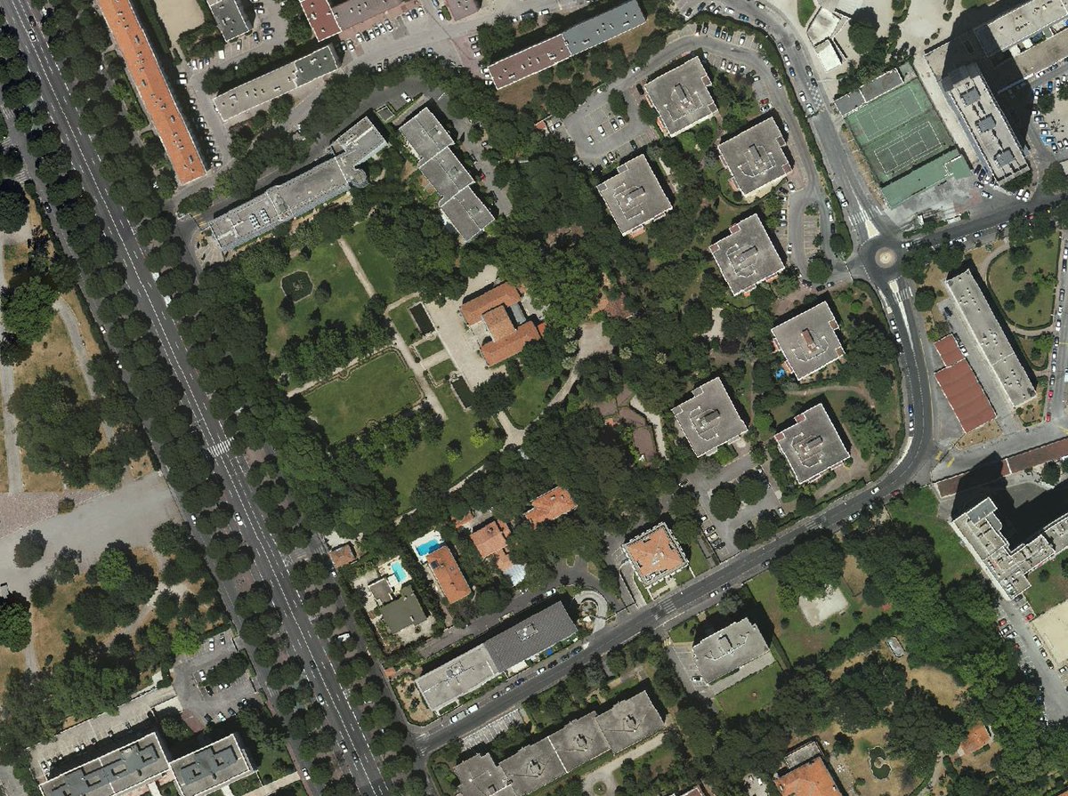 DavidLaMars's tweet photo. Jardin et Bastide de la #Magalone (fin XVIIe s. inscrits aux MH) en amputation progressive -> 1948 -> 1968 -> 2018 -> 2038 ? #Marseille https://t.co/7hPIPDWfbD