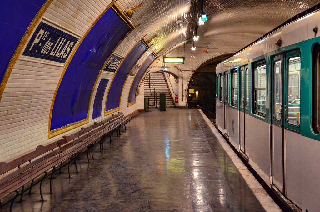 Si vous voyez une scène dans le métro parisien, dans un film, on l'a surement tournée à "Porte des Lilas Cinéma" qui depuis sa fermeture ne sert qu'à ça. On y a notamment tourné Amélie Poulain.