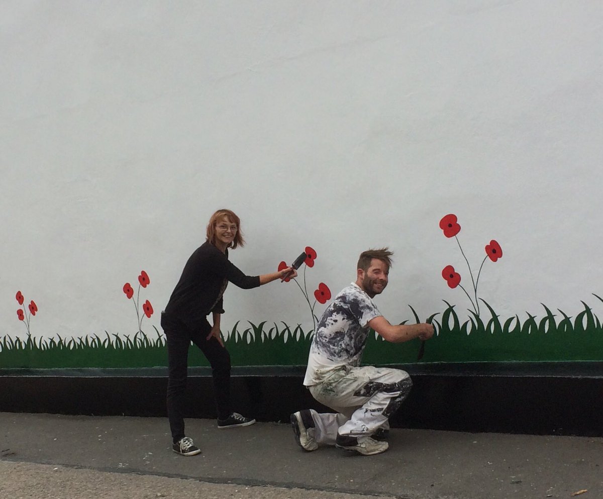 trudydavies1964's tweet image. One of the ways we are showing our support #TurnOurTownRed for remembrance #Llanidloes 100 years since the end of WW1 Please retweet to show your support #Lestweforget 
#CountdownToPeace #PoppyAppeal2018 @CountyTimes @CambrianNews 
#NFRN #IAA18  @betterRetailing @samanthagunston