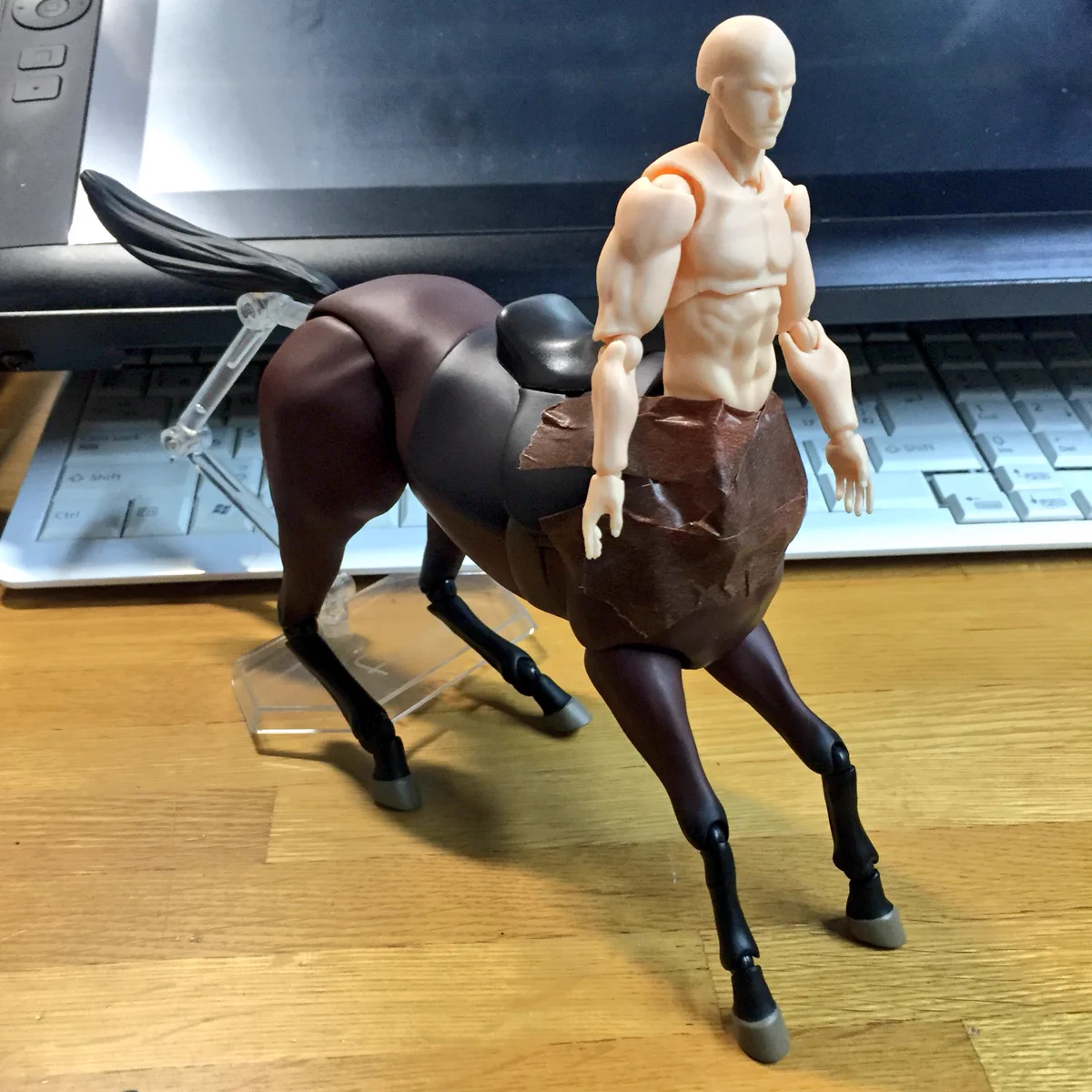 上半身が人間になる理由ｗフィギュア同士を合体させてケンタウロスを作った人ｗｗｗ