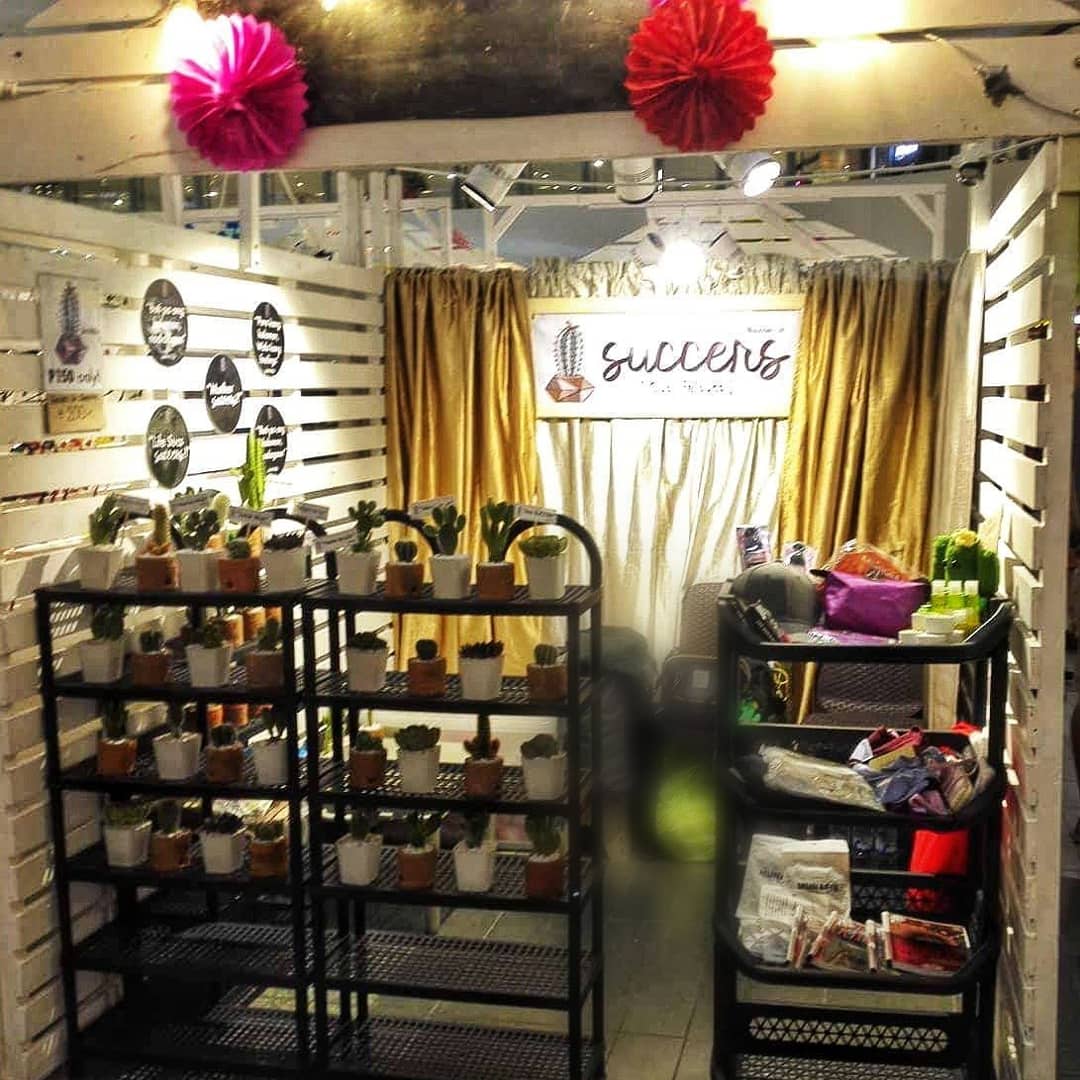 IrishVSarmiento's tweet photo. Please visit SuccersPH at Trinoma Activity Center today, Aug. 20 till Aug. 23 and adopt some succers! 🌵🌵🌵 And also get a chance to meet your friendly and gwapong mga hardinero @kimpoyfeliciano and @gianneneria at magandang haciendera @jamiejoycee 😍
'Cus life sucs! @SuccersPH https://t.co/rrPq8px304