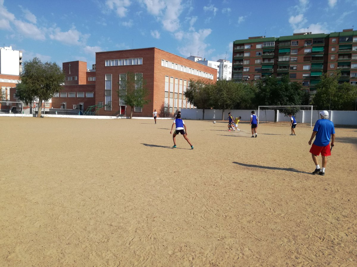 Pretemporada en marcha en el <a href="/cdmaristasbad/">C.D.Maristas Badajoz</a> 
Nueva temporada con ilusiones renovadas
<a href="/Juanlu_morera/">John Lewis Morera</a> <a href="/virusjesus/">jesus nuñez</a> <a href="/kikepiza/">Kike Pizarro</a> @arturogiralt99 <a href="/FranBelmonte1/">FranBelmonte</a> <a href="/Natxocortes/">Nacho Cortés</a> <a href="/isgtiko/">Isma Soto</a> <a href="/EduOtero10/">Edu Otero</a> 
#aupamaristas