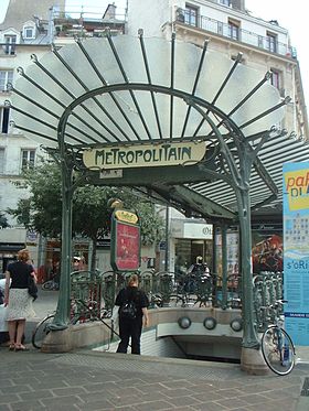 Il reste trois verrières dite "Libellule" ou édicules de Guimard dans Paris : aux stations Abbesses, Châtelet et Porte Dauphine.