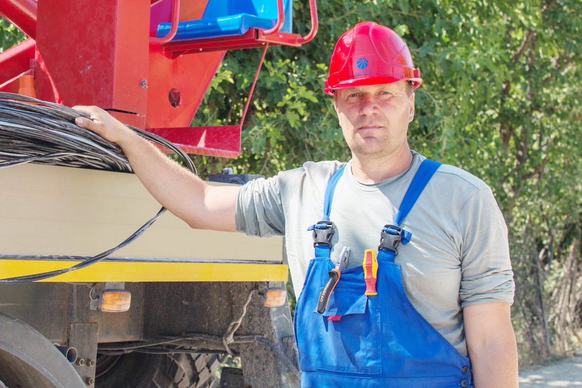 rossetiofficial's tweet image. Электромонтер МРСК Северо-Запада (входит в группу «Россети») спас девушку, тонувшую в Каспийском море rosseti.ru/press/news/?EL…