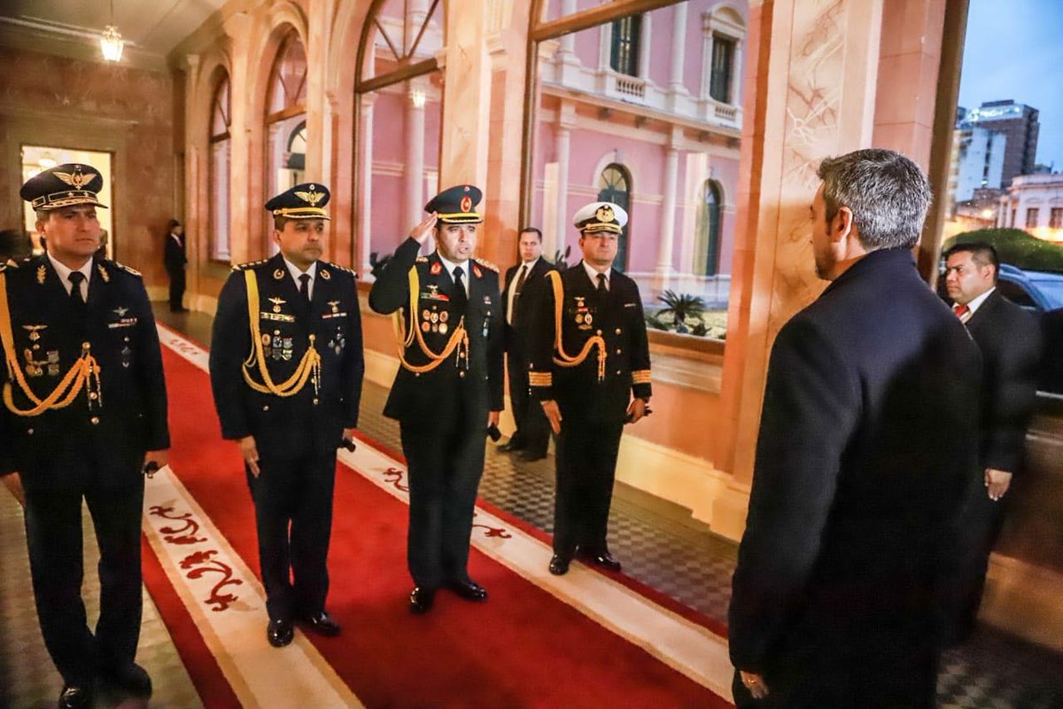 MaritoAbdo's tweet photo. Buenos días! Ya estamos en Palacio.
Hoy tendremos nuestro primer Consejo de Ministros!
Buen inicio de semana para todos! 🇵🇾 https://t.co/CFS3Q26SLZ