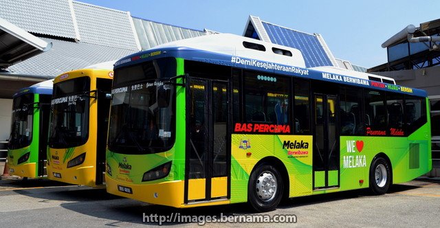 JaPenWPKL's tweet photo. Perkhidmatan bas percuma di Melaka dilancarkan hari ini, dijangka memanfaatkan kira-kira 290,000 penduduk negeri ini dalam setahun - Ketua Menteri Melaka, Adly Zahari

#BasPercuma #Melaka
#KLCeria https://t.co/IbfjxSSnWY
