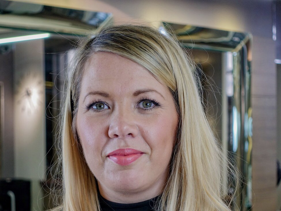HairducatorUK's tweet photo. Shelley’s career as technical training manager at @richardwardhair is testament to her technical expertise. Her precision, expertise, scientific and theoretical knowledge of all things #colour make her one of the leading #educators in the UK 🇬🇧 #technical #technician #colour https://t.co/MXR6n9XRsY