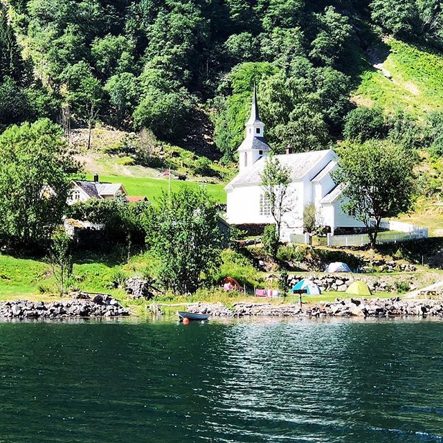 The small village of Bakka, on the shores of Naeroyfjord. .
.
.
#bakka #naeroyfjord #norway #travel #passionfortravel #travelpics #travelphoto #traveldeeper #lppathfinders #bakkachurch #fjordsofnorway #fjords #beautiful #scenic #travelblogger #wanderlust… ift.tt/2OLU2R4