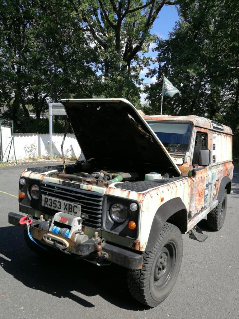 ChimeraRDG2019's tweet photo. In Angoulême at Landypoint getting a check over. #Priscilla #chimeraRacing #rallyedegazelles #rustylook https://t.co/Xj0YoA7BfN