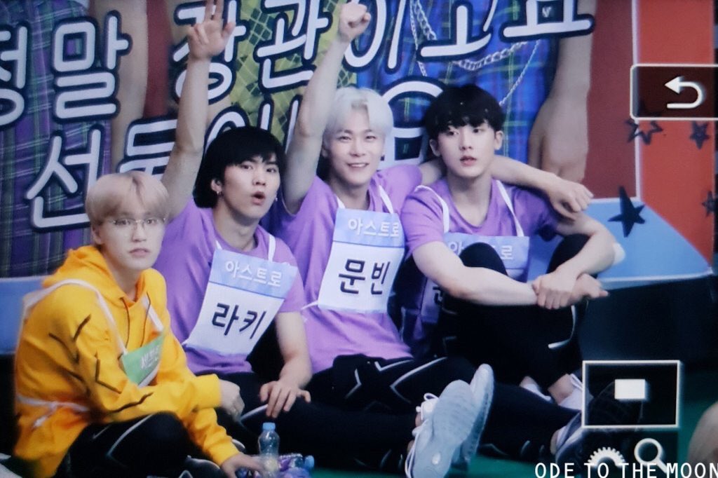 180820 jinwoo sitting with mingyu and soonyoung, and chan sitting with minhyuk, moonbin, and sahna!!꒰  #진진  #민규  #호시  #디노  #라키  #문빈  #산하  #세븐틴  #아스트로 ꒱ https://twitter.com/oneminute_9799/status/1031480352349376512?s=21 https://twitter.com/odetomoonbin/status/1031486508669124608?s=21