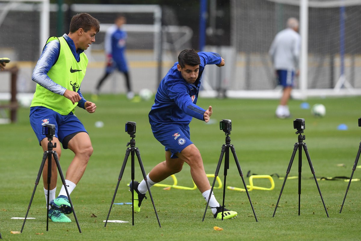 CarabaoUK's tweet photo. Fancy seeing your favourite players up close and personal?

@ChelseaFC are offering you the chance to come and watch this Thursday’s open training session, for your chance to win: 

Follow ✅ 
RT 🔁

#GetGameReady https://t.co/vLTruKjJUM