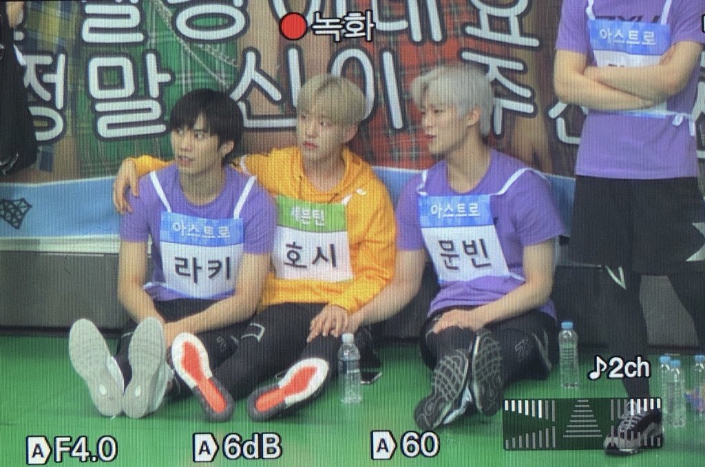 180820 isac 2018 minhyuk, soonyoung, and moonbin together. sy’s arm around mh ;;;꒰  #라키  #호시  #문빈  #세븐틴  #아스트로 ꒱ https://twitter.com/saturdaying615/status/1031486140778348544?s=21 https://twitter.com/saturdaying615/status/1031489973273280512?s=21 https://twitter.com/saturdaying615/status/1031487322309554176?s=21