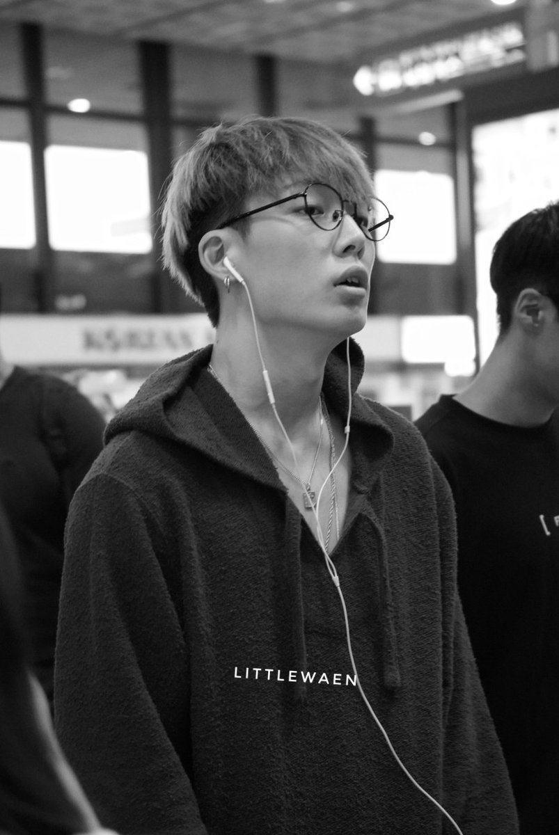 LittleWaen's tweet photo. [PREVIEW] 180820 Gimpo Airport
Im gonna miss you 😭

#Bobby #바비 https://t.co/wruP2wQc5P