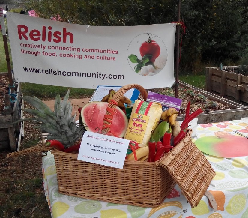 OxRelish's tweet photo. Amazing day at the Elder Stubbs Festival filled with happy fruit kebabs makers and lots of great ideas! Thanks @oxrestore for having us and massive thanks to @oxfordfoodbank for their support! https://t.co/HOzqxKZ7Qc