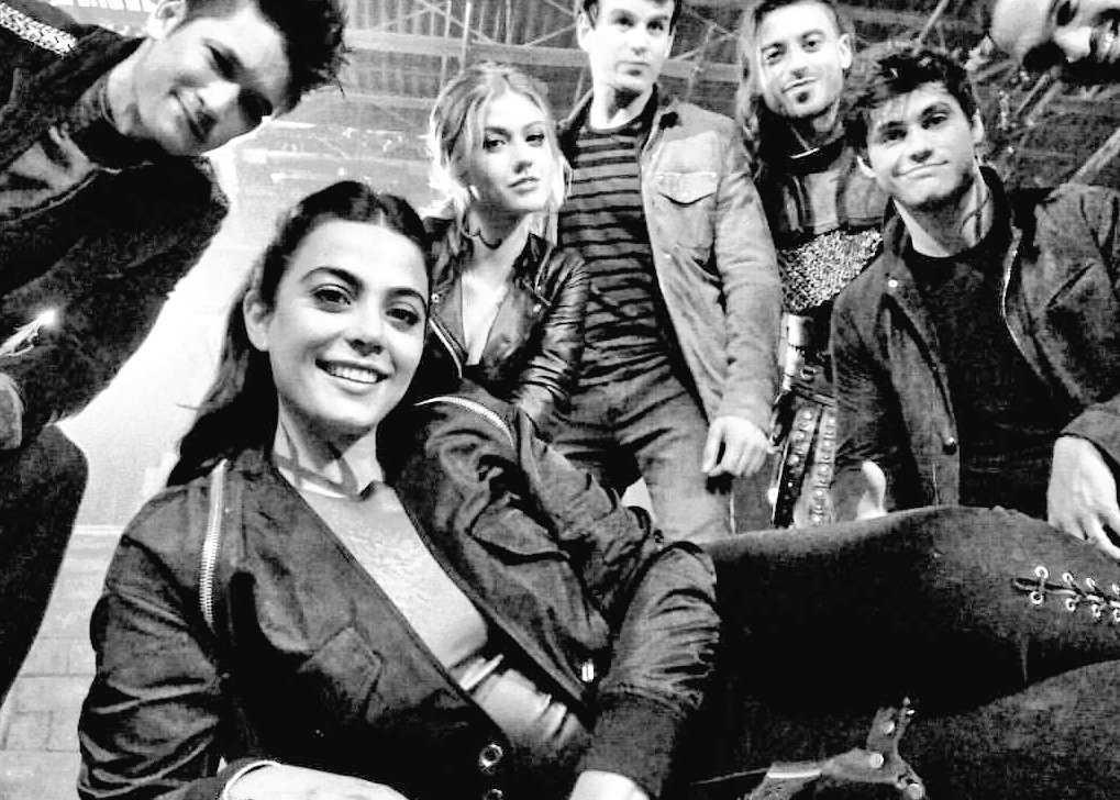 LeapingUnicorns's tweet photo. eu vou sempre 

                    honestamente

       verdadeiramente  

                      completamente

     amar vocês 
#SaveShadowhunters https://t.co/wKUk0119TM