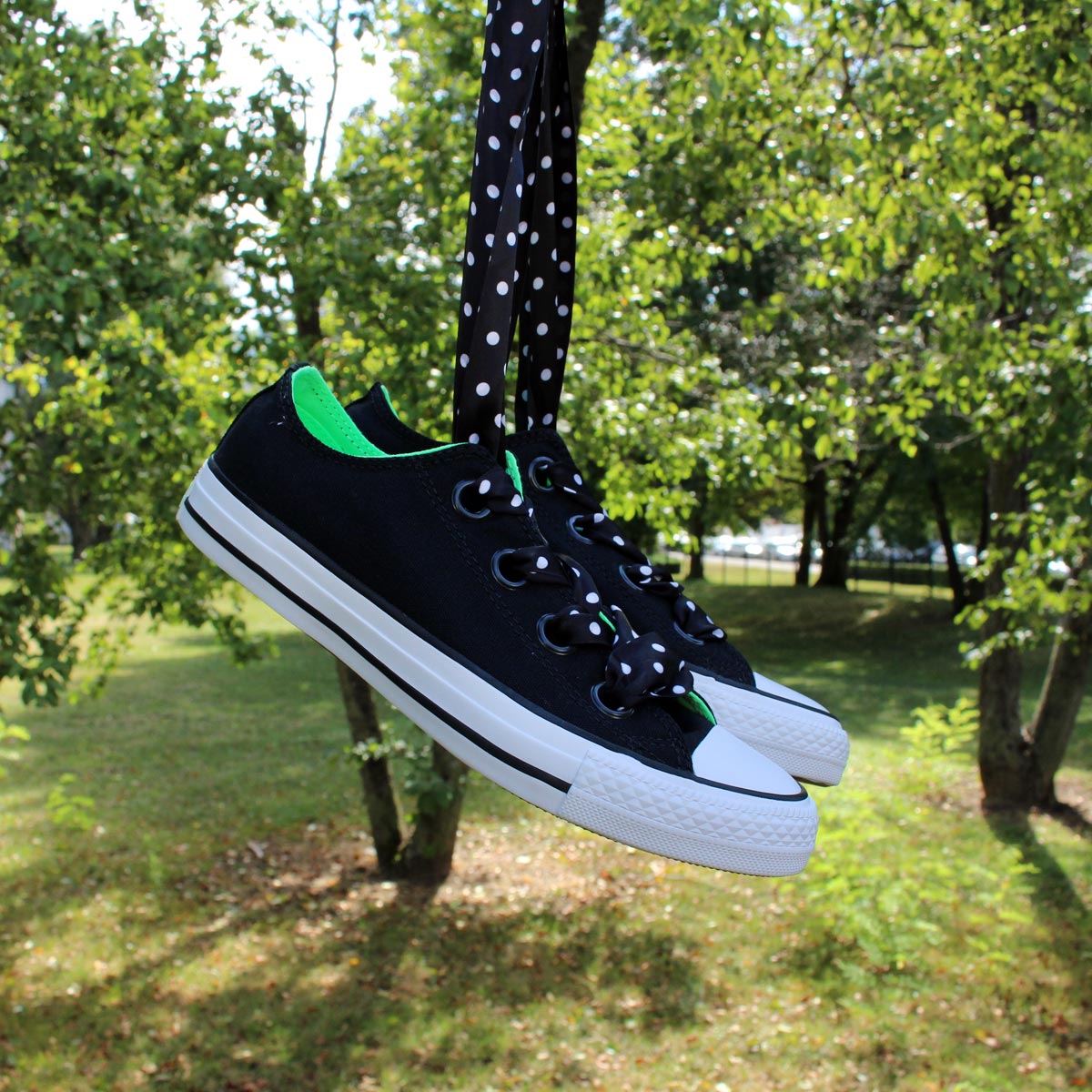 Spartoo_nl's tweet photo. Op zoek naar de meest originele #Converse schoenen? 😉
Bekijk dit model met witte stippen veters ➤ https://t.co/KYUDt7mZBB https://t.co/iv79cBOQJX