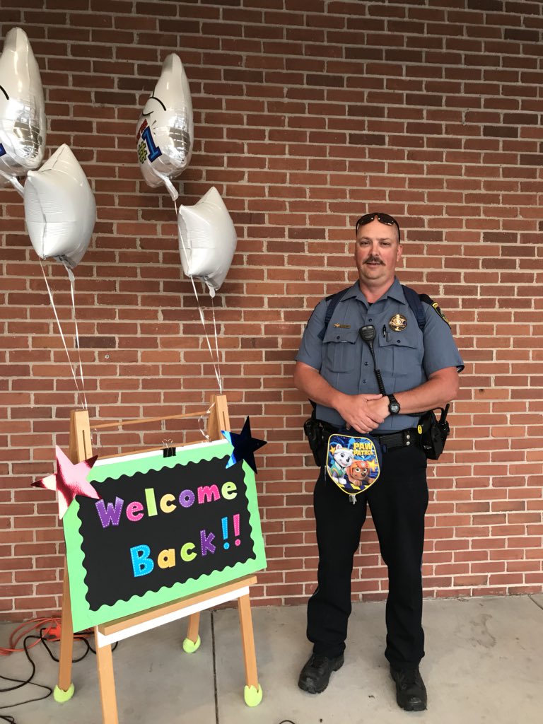 WalhallaEl's tweet photo. Welcome back students! We are excited to begin an awesome new school year!!
Please help us welcome our new SRO, CPL. Adam Poore!!@OconeeSC_school https://t.co/VHeVjXHZPa