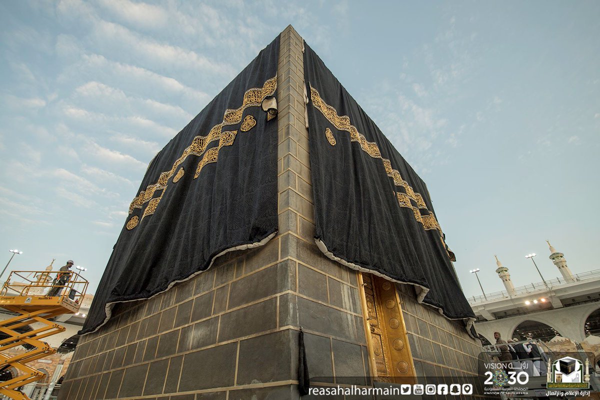 NatGeoMagArab's tweet photo. لقطات من مراسم تغيير كسوة الكعبة المشرفة فجر اليوم التاسع من ذي الحجة
المصدر: ReasahAlharmain https://t.co/1m7f9yWdUU
