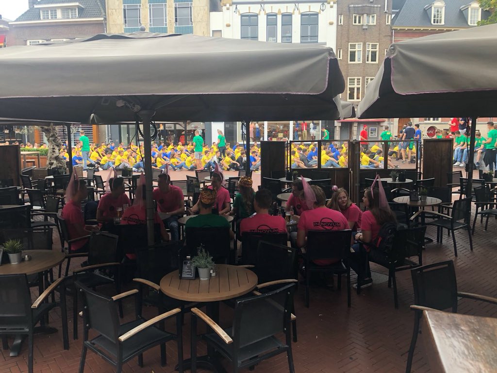 QueenEindhoven's tweet image. Niet te missen, de #introweek is begonnen! 🎉🍻😄 #Markt #Eindhoven #studenten #students