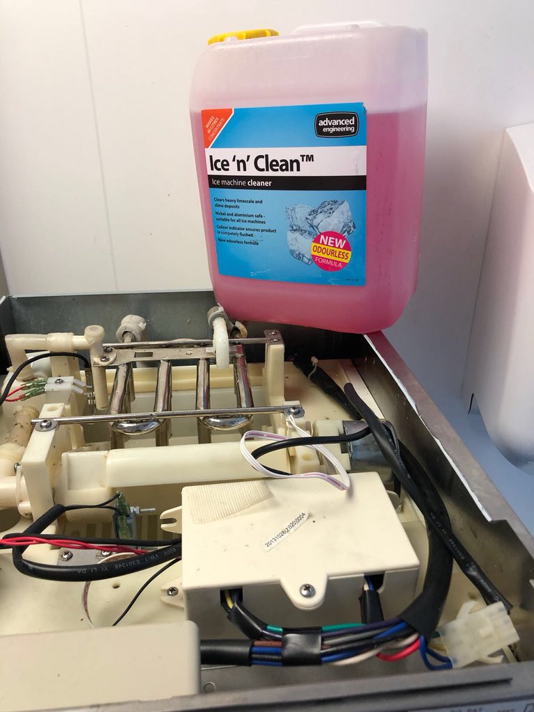 GodfreyLappage's tweet photo. testing new products available to our #industry this tired ice maker was in a hell of a state but to the rescue @AdvancedUK came with this ice n clean bringing it back to life 🇬🇧#cleverchemistry #GL #Refrigeration #ppm #collaboration #engineerinng #catering https://t.co/HMVfRqR5Zr