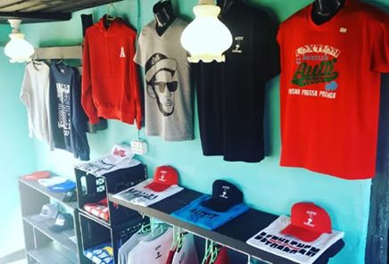 TwynkyStarSA's tweet photo. Local brand @auttibrandsa #MadeInKasi #ForKasiByKasi #LocalQuality 
@JCob_SA @AndriantoNM @queenskolopad @CeegaWaMeropa1 @Mbongenimdakan1 @Shimza01 https://t.co/pjKgstj2MS