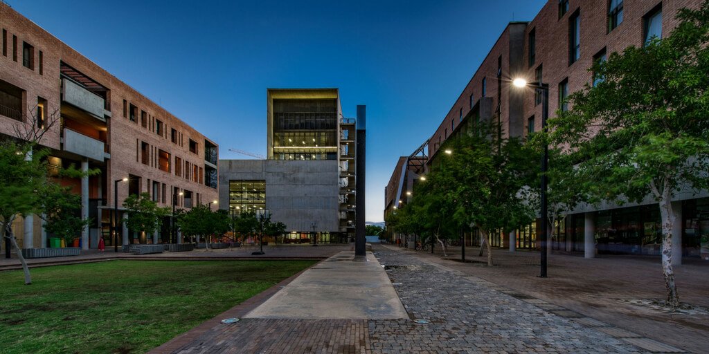 Aurecon's tweet photo. Aurecon scoops 2 #CESAAonAwards2018! Take a bow @Shamiso_K for winning 'Young Engineer of the Year' 👏 Congrats to the Sol Plaatje University Library and Student Resources Building team winning 'Projects with a value between R50 million and R250 million' > https://t.co/kO0fWK4IbT https://t.co/ZB2yYfUzp6