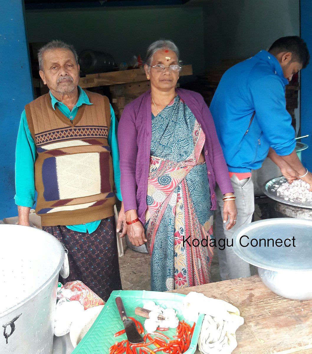 KodaguConnect's tweet photo. 76-year-old Velayudhan and his wife have been cooking tirelessly for 1000 people at a relief camp in Kushalnagar for the last four days. 

We bow to their commitment to help the flood-affected despite being senior citizens. Unsung heroes and heroines of our society. https://t.co/UsMFO0v1dD