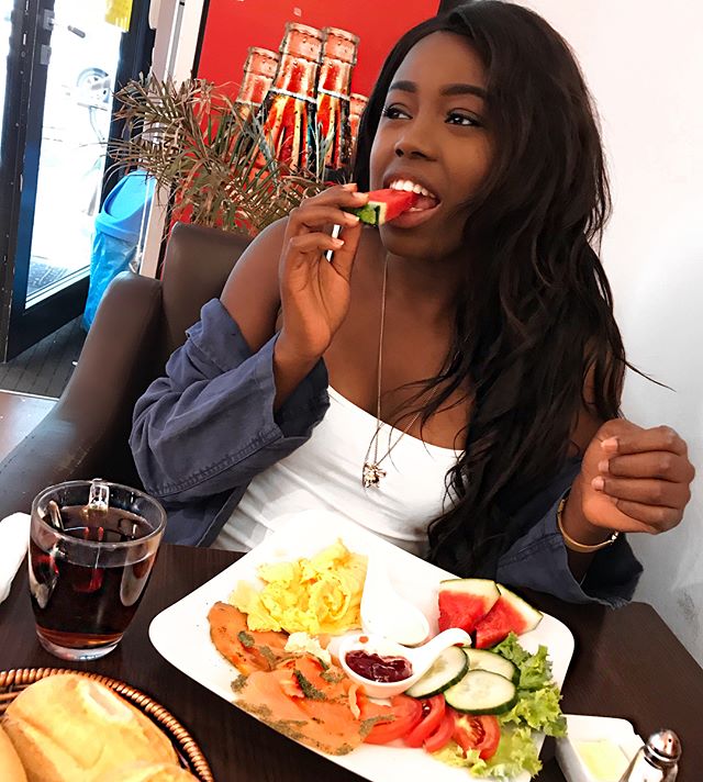 fashtic's tweet photo. Me minding my own business....eating...judging.👀
#breakfastgram #fun #goodmorning #mondays #lifehard #melaninpoppin #goodlife #ootdstyle #travelgram #travelgram #styletip #modeblog #newfashionblogg... https://t.co/BQlVIN56Aj https://t.co/iqumAlZUsG