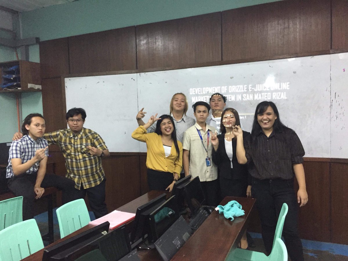IamMariaaaDha's tweet photo. #gawalang #pasado #lastThesis #grawaiting 😂💕🎓 https://t.co/6HenljPlrD