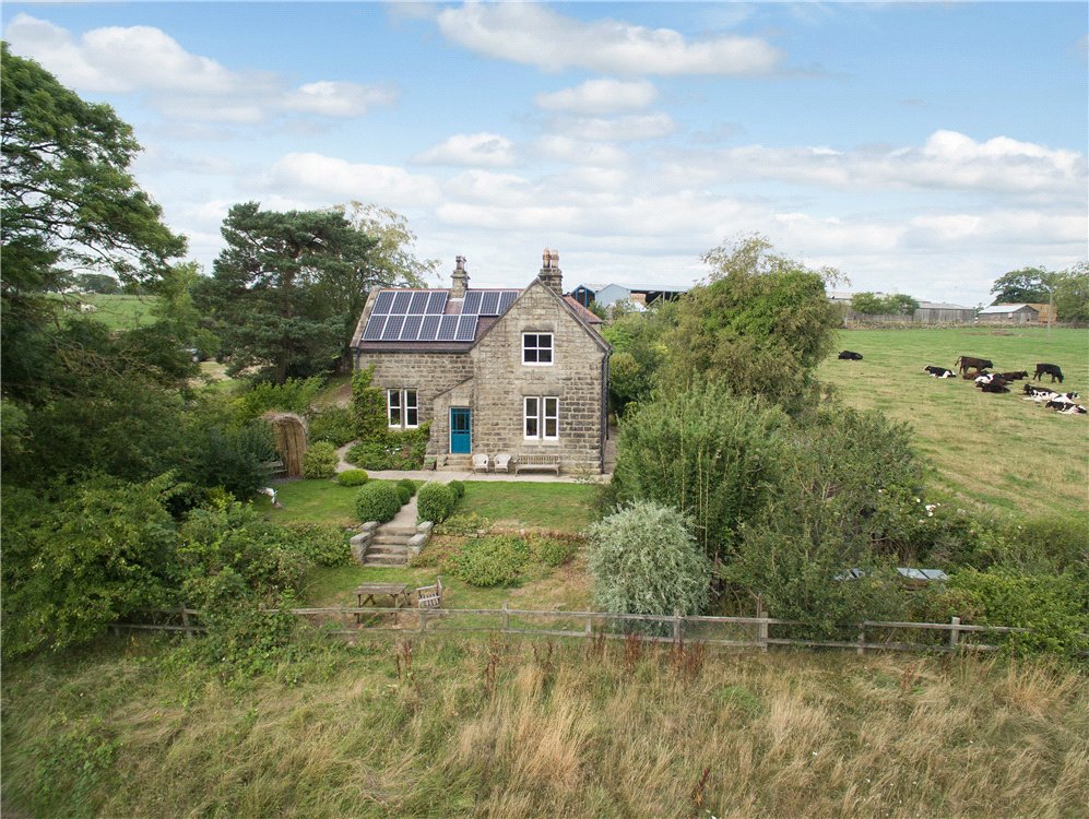 **NEW** 
A unique, characterful 2 bedroom home with magnificent views. Guide price: £600,000. To arrange a viewing or receive more information please get in touch. We'd love to help. 01423 530 088
bit.ly/2Le7lry
#NorthYorkshire #Harrogate #Property #purchase