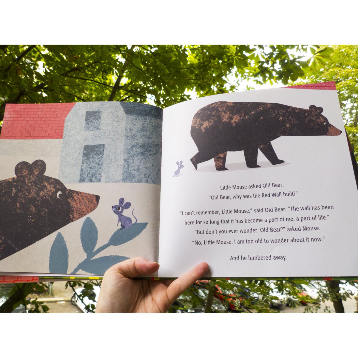 BTeckentrup's tweet image. Little Mouse was curious. "I wonder what's behind the Big Red Wall? " -  'Little Mouse and the Red Wall' published by Orchard Books :-) #littlemouseandtheredwall #walls #fear #illustration #brittateckentrup #picturebook
