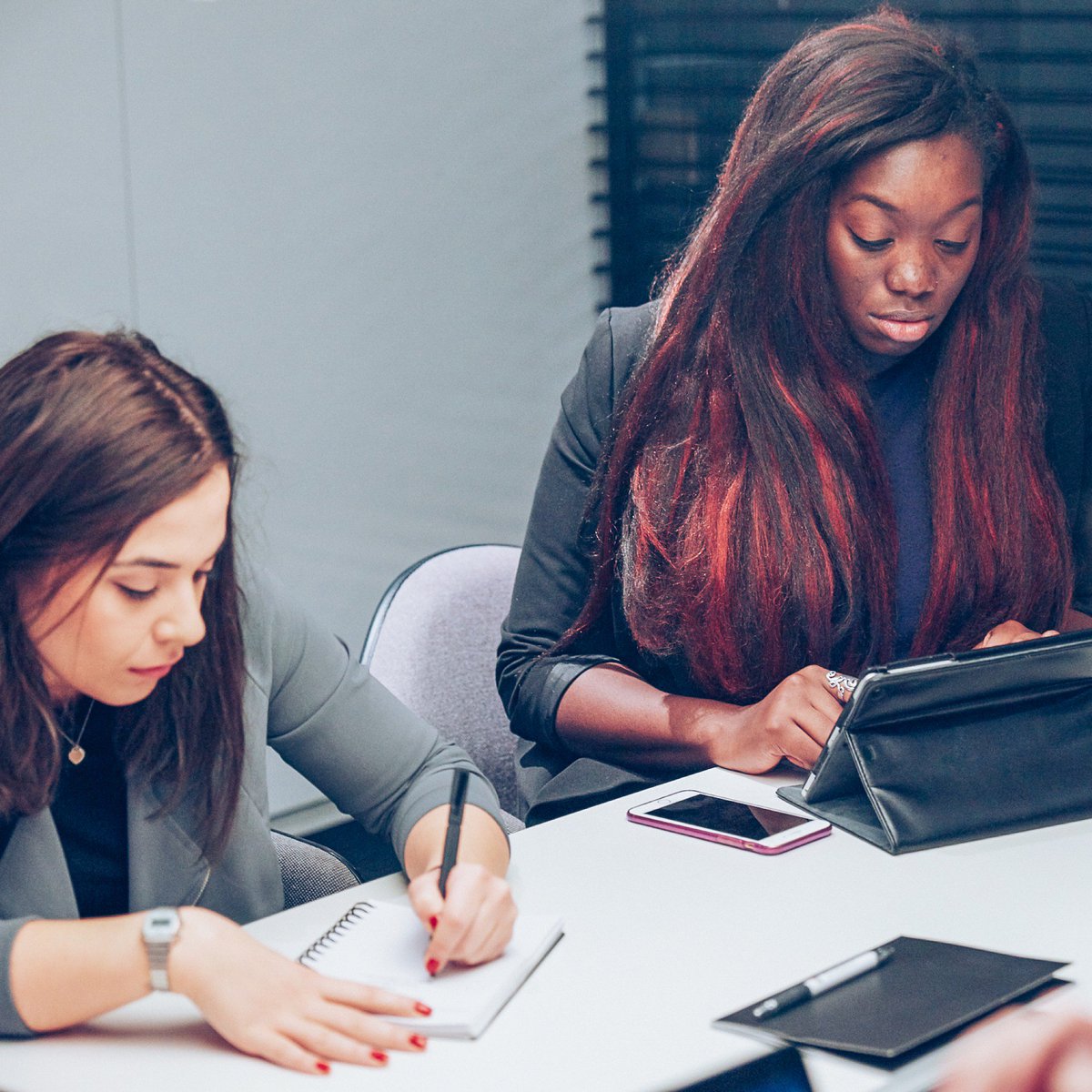 GetOnlinePod's tweet photo. We sat down with our creative team to discuss new tools we want to add to our membership website that is launching in a few weeks.  Was so great to have a good brainstorming session!  

#dreamteam #thevault #creatingsomethingspecial https://t.co/83dtuoDPHK