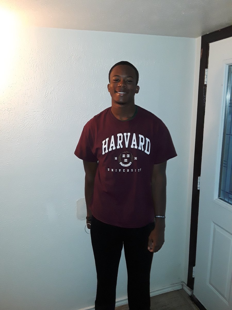 TalanjaW's tweet photo. First Day Senior Year
I am so proud and so sad at the same time. 
I'm praying God's blessings and protection throughout the school year and beyond. 
#ready4school https://t.co/DpzGoMjmW7