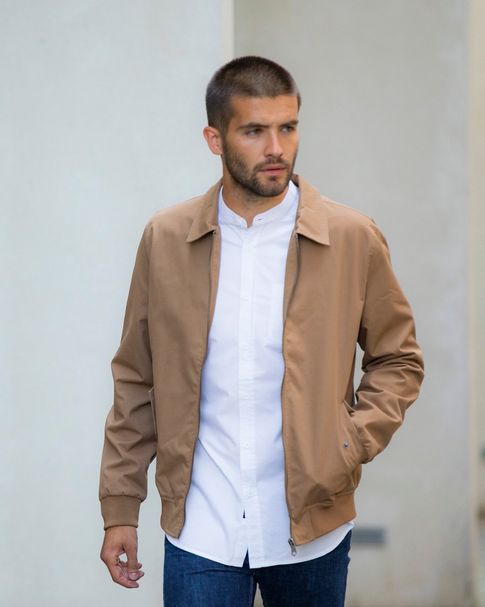 kult_olymphades's tweet image. Klassisch schick mit Threadbare! 👌 Die Bomberjacke ist das IT-Piece für den Herbst und ihr könnt von Jeans bis Hemd alles damit kombinieren 🙌
► bit.ly/2OR8jN6 
#threadbare #shirt #bomberjacket #classic #menswear #outfitoftheday