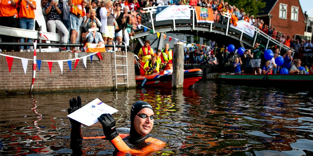 Volledig uitgeput heeft <a href="/mvdweijden/">Maarten vd Weijden</a> 🏊‍♂️ helaas zijn #11stedenzwemtocht na 163 kilometer en ongeveer 55 uur zwemmen moeten staken. Met zijn heroïsche zwemtocht heeft hij al ruim acht ton binnengehaald voor kankeronderzoek. Diepe buiging voor deze prestatie 🙌