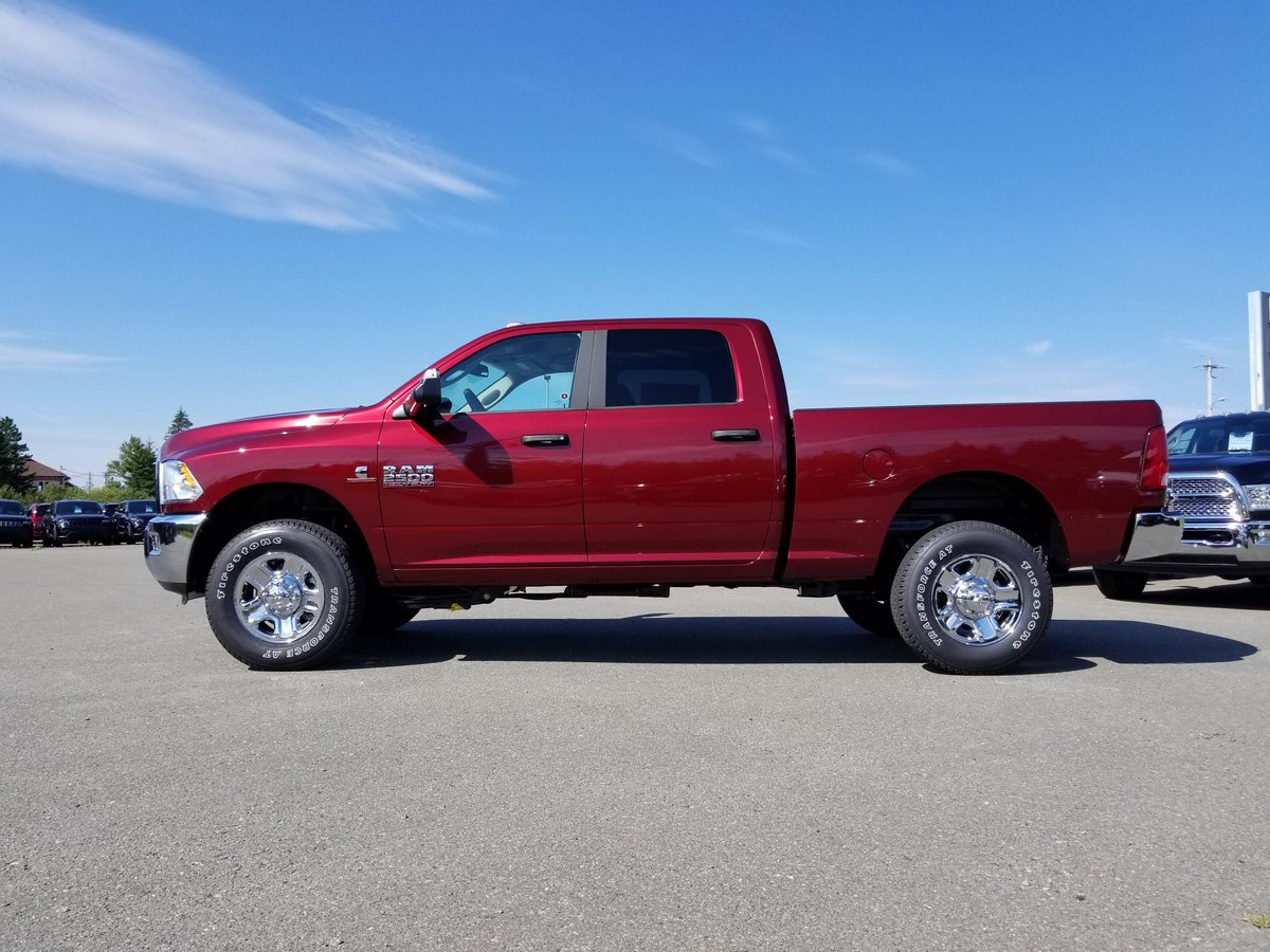 macdchrysler's tweet photo. 2018 Ram 2500 SLT Crew Cab 4X4 in Red Pearl equipped with the 6.7L Cummins I-6 Turbo Diesel, 6-Speed Automatic Transmission, Cloth 40/20/40 Bench Seat, Vinyl Floor Covering, Uconnect 3.0, ParkView Rear Backup Camera &amp; Electronic Brake Controller. #RamTrucks https://t.co/1tbXpqqcXy